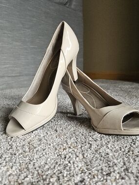Life Stride Women's Nude Patent Peep-Toe Heels